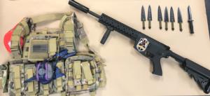 Rifle_Vest_Knives_21219221.JPG