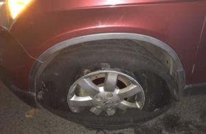 Vehicle_tire_21293920.JPG