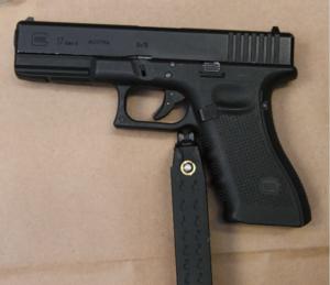 Replica_Gun_1_22319909.JPG