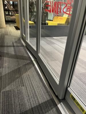 Vandalism_damaged_door_23292286_a.jpg