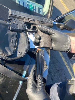 Stolen_gun_in_a_stolen_vehicle.JPG