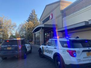 MCSO_and_Portland_vehicles_at_Safeway.jpg