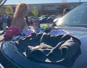 Suspect_in_handcuffs_and_recovered_stolen_items_at_Fred_Meyer.jpg